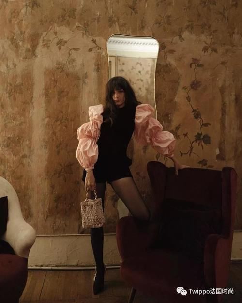 我们羡慕法国女人浪漫会穿，她们又会羡慕谁？