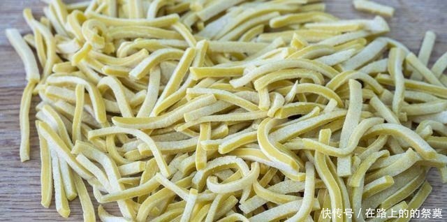 教你简单自制沙琪玛,不放一粒酵母,香甜绵软不沾牙,孩子超爱吃