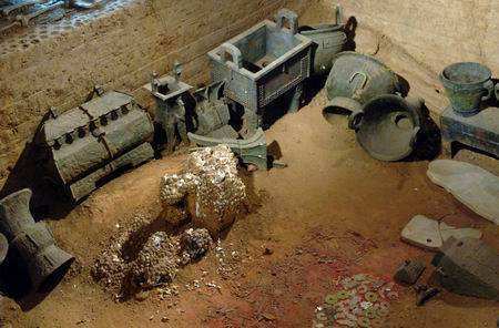 难题|复原“五星出东方”织锦遇到难题,意外出土了织机,终于完成任务