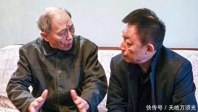 易中天中年：穷得连一块钱的烟也抽不起，只能带着女儿住30平老屋