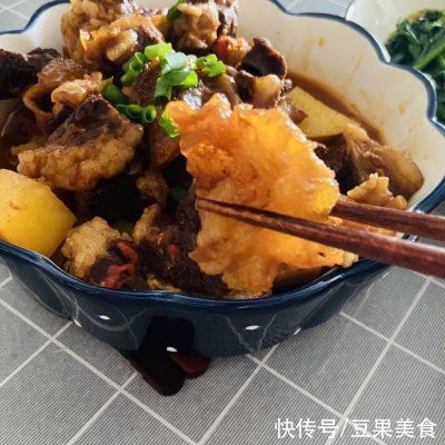 汤汁拌饭|#夏日开胃餐#番茄牛腩焖土豆