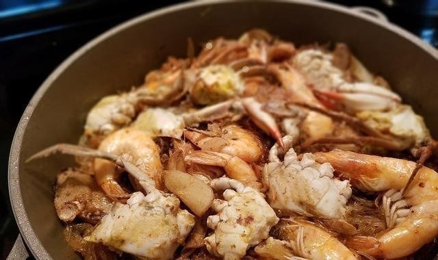 以后海鲜就这样吃，不油炸不清蒸，香气四溢，上桌连汤汁都不剩！