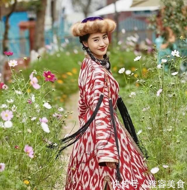 李亞鵬亮相央視綜藝,穿藍(lán)袍與撒貝寧組CP,合唱王菲的歌不尷尬