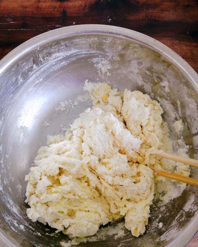 麻花|想吃麻花不用买,自己在家也能做,外酥里软,满满的儿时味道