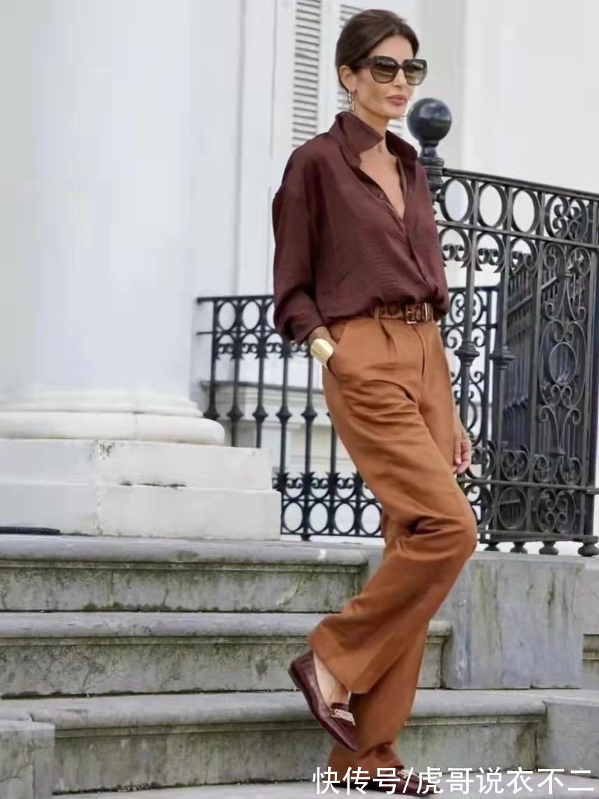 腰线|50、60岁女人穿外套时，流行“腰带外系”，摩登时尚、腰细一整圈