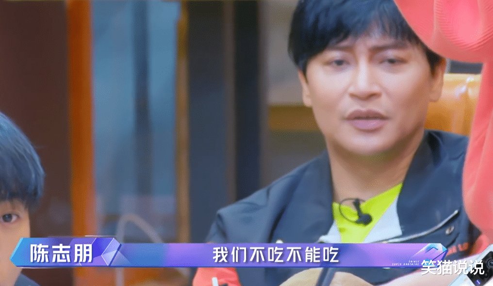 《追光吧》胡夏符龙飞化身干饭王，哥哥互动很有爱，卡斯柏主动收拾宵夜残局