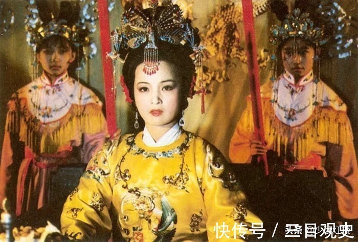 贾元春#红楼梦:贾府的两个元宵节里,藏着元春死亡的秘密