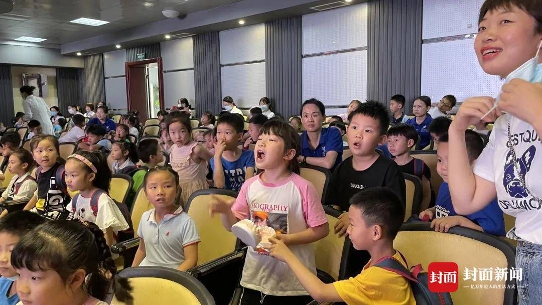 宣讲|娃儿一口烂牙咋个办？“小手拉大手 一起健康走”健康宣讲活动带着华西专家走进幼儿园