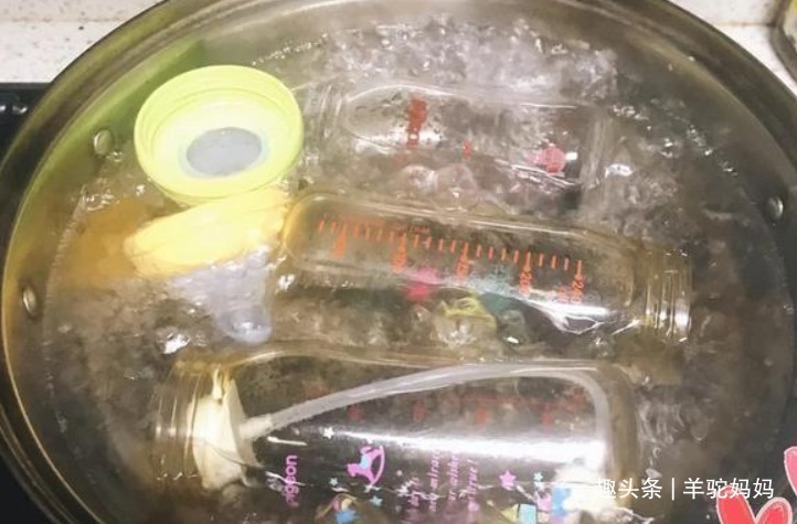 孩子|有一种偷懒叫“开水烫奶瓶”,家长方便了,孩子却被“坑坏了”