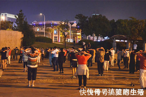 睡眠时间|女性到了50岁，进入养生“黄金期”，坚持做3件事，身体比较健康