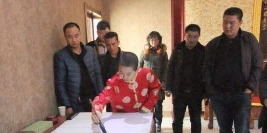 神童|何世龙,从书法神童,到直播买字,为什么那么多“伤仲永”