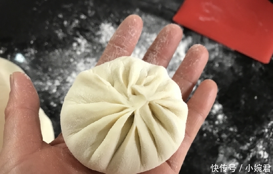 拉丝|此馅的包子你肯定没吃过,香到流口水,咬一口还拉丝,味道绝了