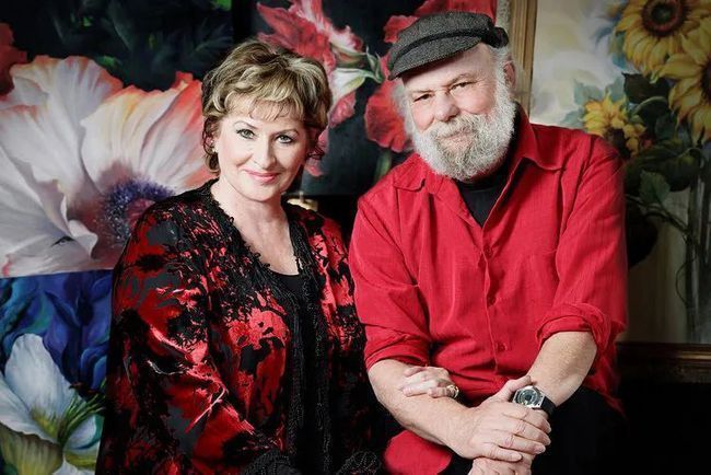 加里$这对老夫妇教授绘画40多年,画的花也太漂亮了!