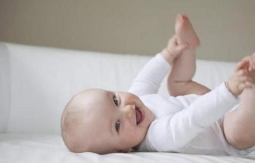 发育|婴儿期有这几个特征,说明孩子脑发育良好,宝宝聪明又机智