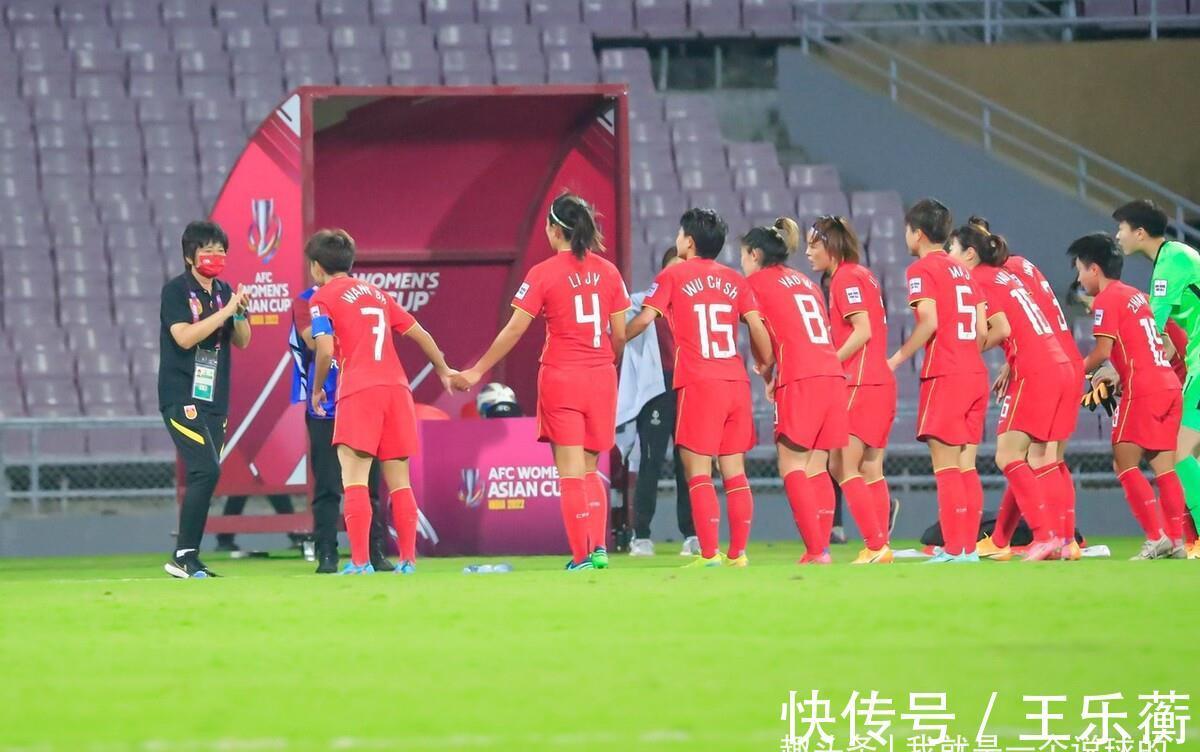 肖裕仪|2球落后的中国女足更衣室发生了啥?水庆霞揭秘,球迷:绝对名帅