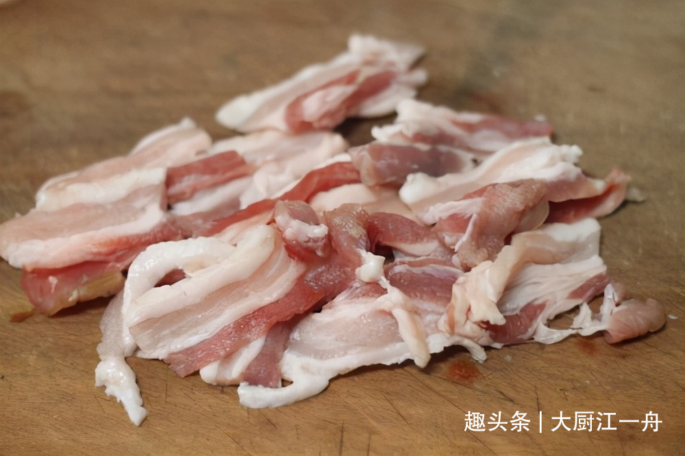 炒豆角时,先放油就错了!教你饭店做法,豆角翠绿鲜香更入味!