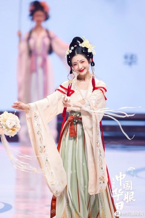 华夏复兴|在外网把汉服说成中国cosplay，同袍表示很无语