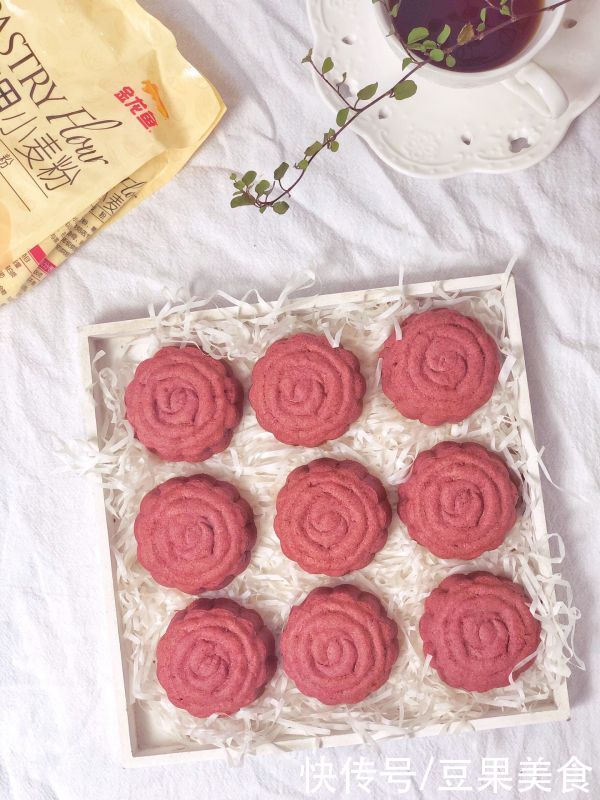 玫瑰红豆酥，弥漫着爱的浪漫
