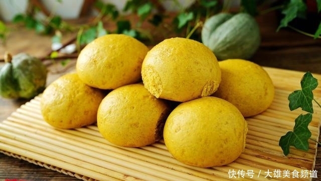 金灿灿的大馒头蓬松又暄软,自带甜味好吃又好看,照着做零失败