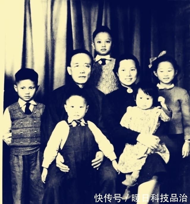 佐藤富子#郭沫若用四字骂鲁迅,鲁迅加一字回应,世人笑道:这就是郭沫若!