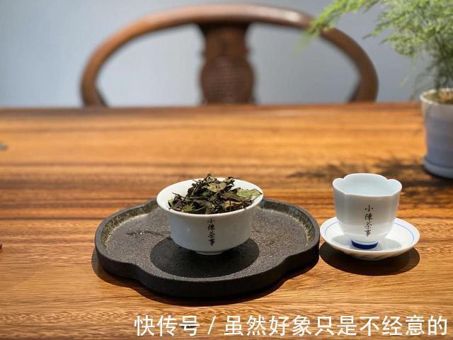煮白茶的独门秘籍是什么选散茶还是饼茶这份硬核清单告诉你