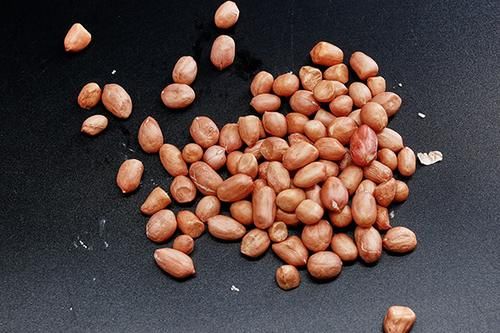 花生的营养被低估?每天吃多少花生,能起到养生效果?有答案了