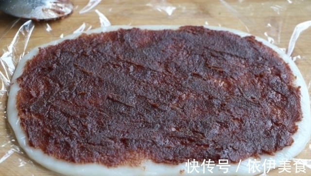 保鲜膜|糯米小甜点,2分钟学会蒸一蒸卷一卷,小白也可一展身手