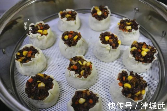 想吃烧麦不用买,自己做馅料更丰富,一次多做些,早餐不愁了