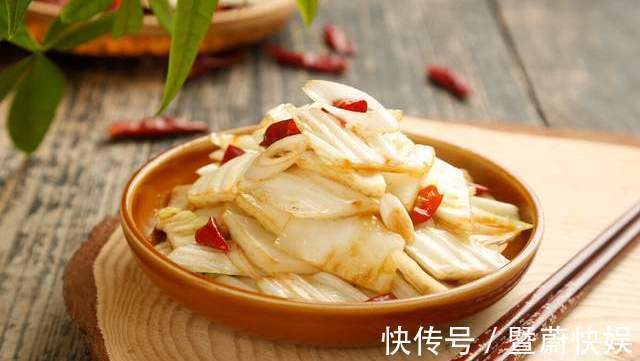 白菜|炒白菜有诀窍，记住这3点，白菜脆嫩鲜香，家人夸我厨艺好抢着吃