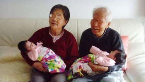 子女|“弟弟我养,那我儿子谁养”,大女儿绝望质问,却被父母无情嘲讽