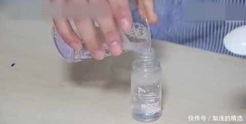 玻璃脏了不用擦，只要用它喷一下，灰尘去光光，不知道太可惜了