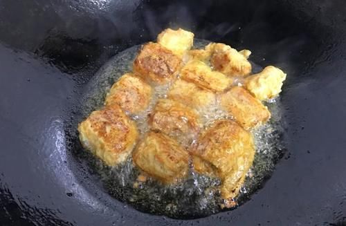 喜欢吃豆制品的小伙伴有口福了，这道菜皮薄馅大，解馋好吃