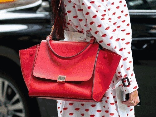 包包挎一个根本不够,背“子母包”带给你双倍实用性,款式随你挑