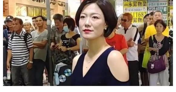 晨歌|她在《星光大道》拿过冠军，还登上央视春晚，现在却街头卖唱！