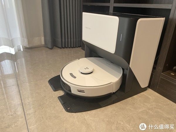 地板|地板脏了？不要犹豫，你的房间还缺一台扫地机器人！全网第一个用八宝粥做测试的博主（是否翻车）