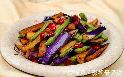 精盐|炒茄子时,直接加油炒就错了!教你一招,茄子不吸油还不发黑