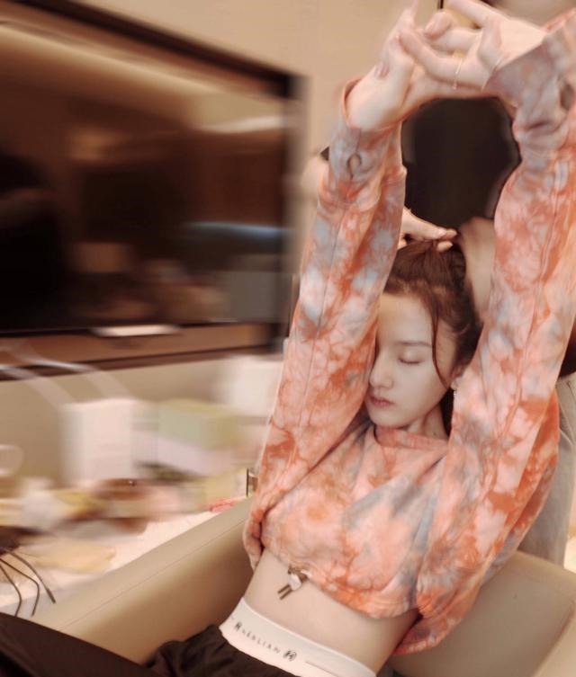 大长腿|儿童卡通动画:沃尔夫被一群牙齿嘲笑,想要逃离这个地方