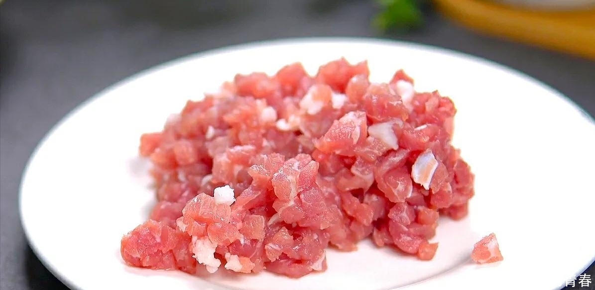 春季要多吃莴笋,教你个新做法,脆嫩爽口,简单又下饭