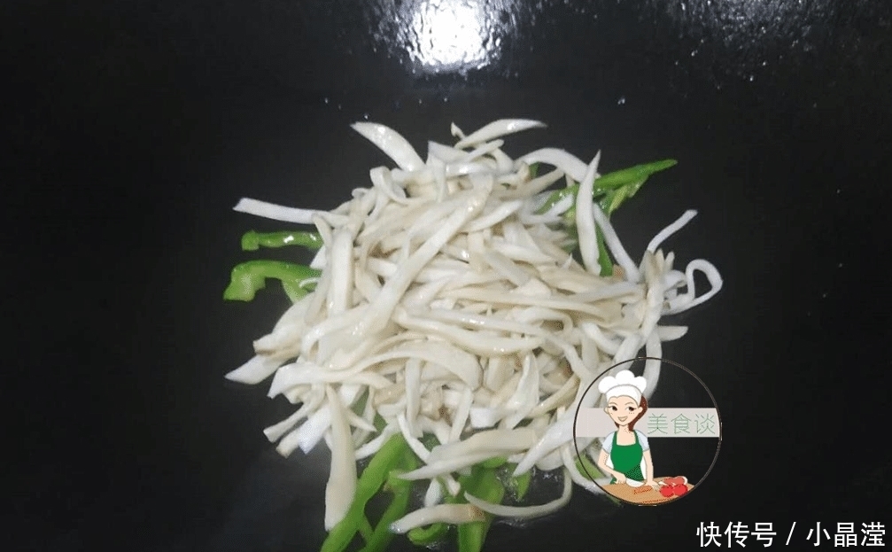 这三样菜一起炒,太鲜美了,鲜香又营养,儿子宁愿不吃肉也要吃它