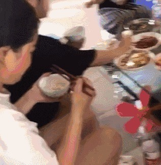 |搞笑GIF段子:军训中遇到的妹子,我是不是该提前出手了?