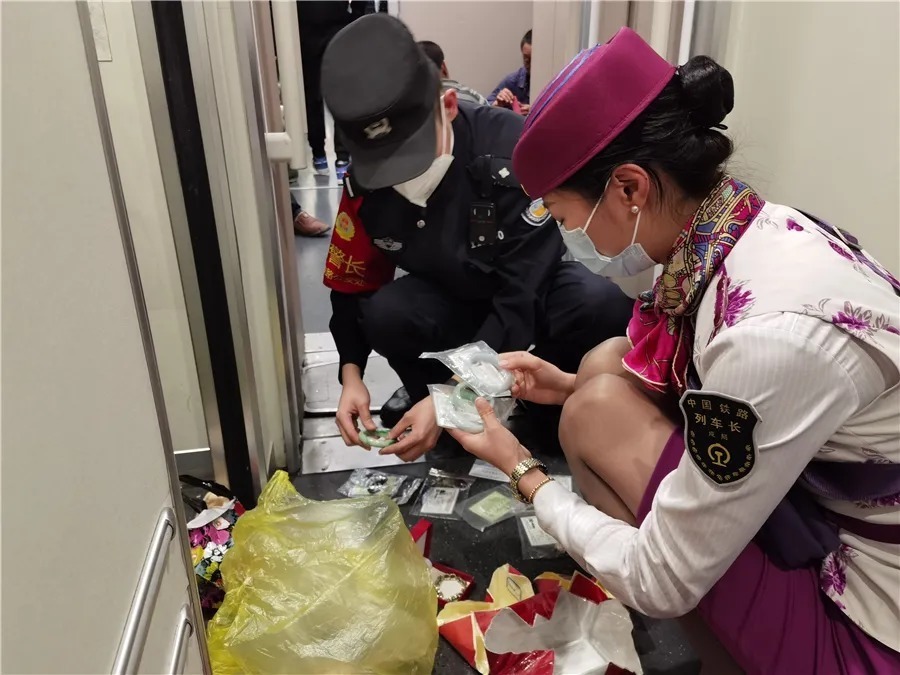 杨女士|看看那些土豪乘客失而复得的珠宝首饰