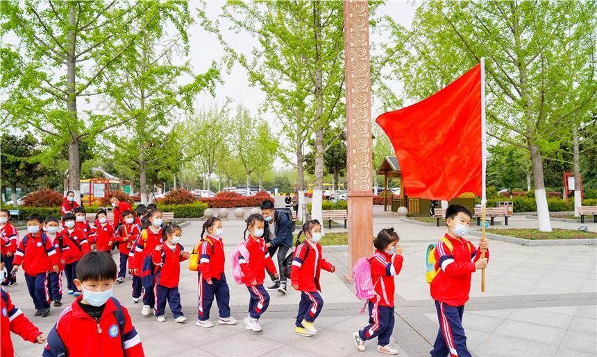 五一小长假去哪儿玩？来安徽宿州植物园赏花，郁金香开得正好