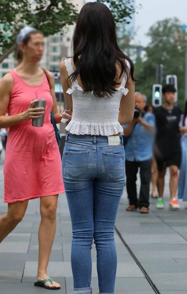 优雅感 牛仔裤穿出优雅感没丝毫赘肉,松紧有致非常百搭