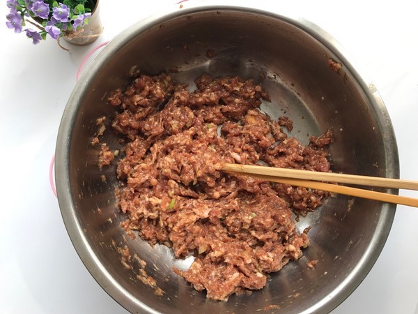 包子经常干瘪发硬，这样做包子，鲜香软嫩汁水多，全家人都爱吃