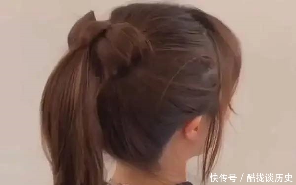 人物|女孩编完一款单马尾发型后,居然神似二次元人物,网友:真的被惊艳到了