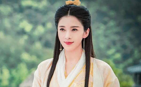 难怪黄衫女只对张无忌那么关心,不是她多情,你看她是谁的女儿?