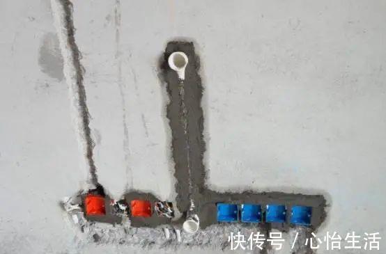 管子|为什么电视挂墙上能看不见电线?装修时多装这玩意,太聪明了