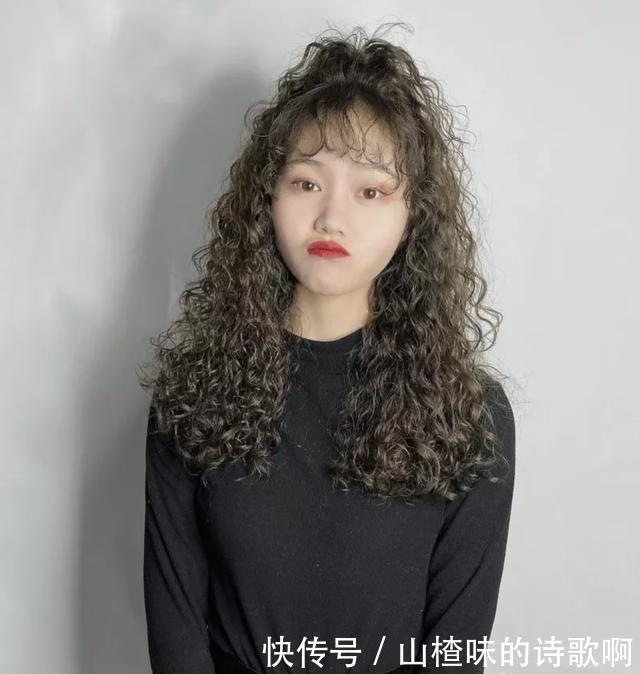2020秋冬流行全头烫发型20款,蓬松保暖又洋气,你烫同款了吗