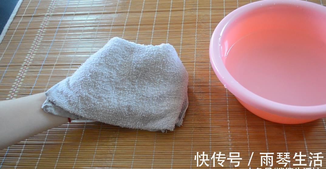 冲洗|凉席脏了别再用水冲洗了, 教你5分钟清洗凉席, 洗的干净还能除螨