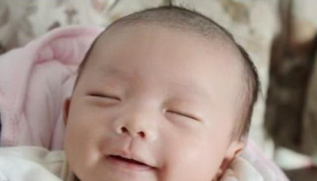 夫妻|夫妻是中国人,却生出“混血宝宝”,3次亲子鉴定后爸爸乐开花